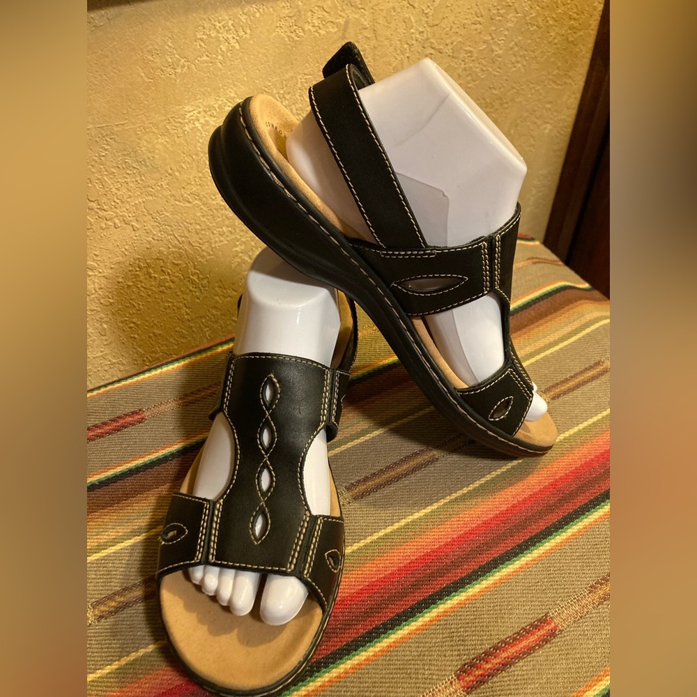 Clarks 9  Black Comfort Sandals
Excellent condition